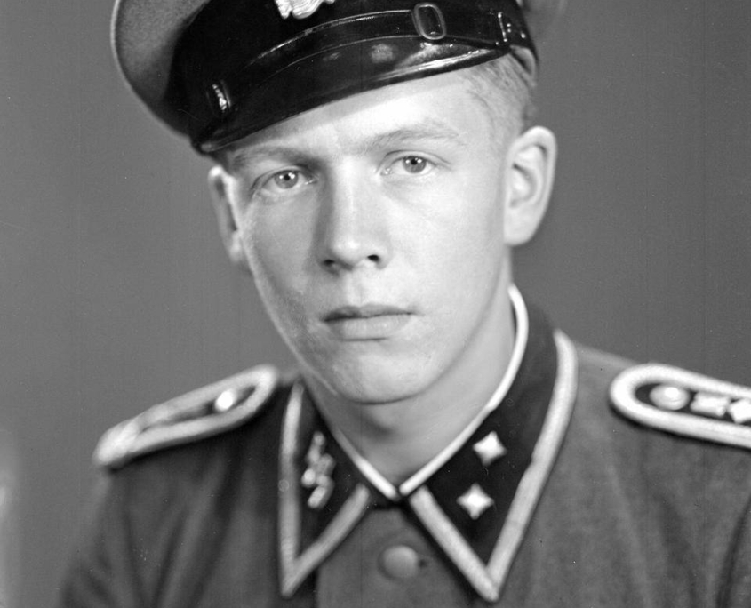 Rainer Sormunen toimi Saksan itärintamalla aluksi kiväärimiehenä. Kuva: Museovirasto, Finna