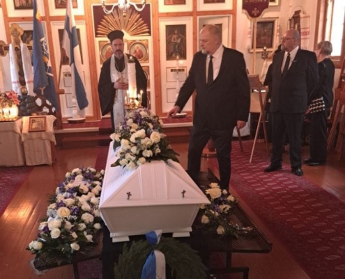 Kuvassa veteraanin siunaustilaisuus ortodoksisessa kirkossa.