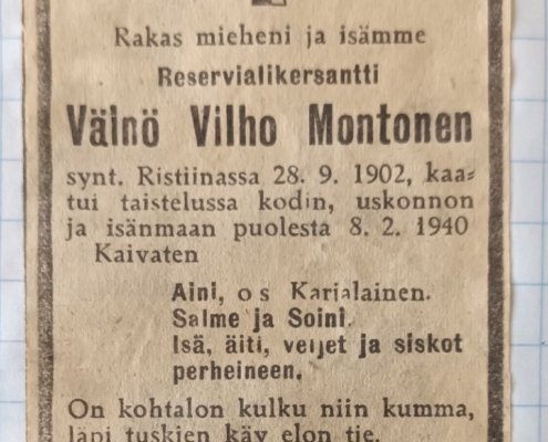 Kuvassa sankarivainajan kuolinilmoitus lehdessä.