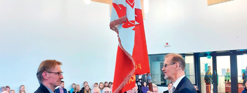 Kuvassa lehden kansi.