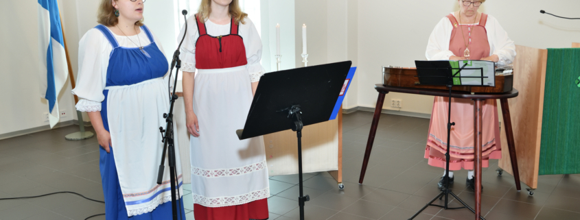 Kuvassa musiikkiesitys.
