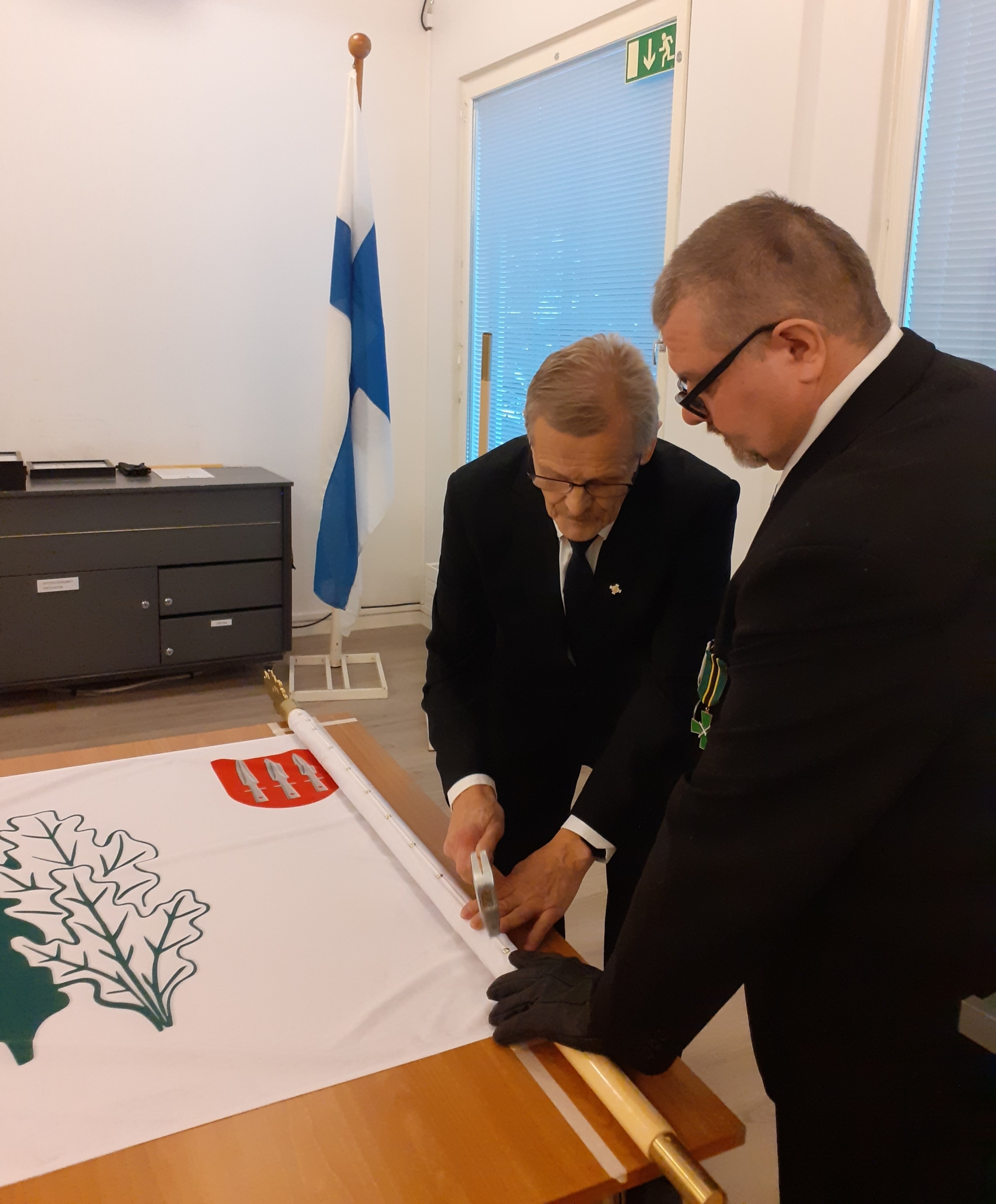 Kuvassa naulaaminen.