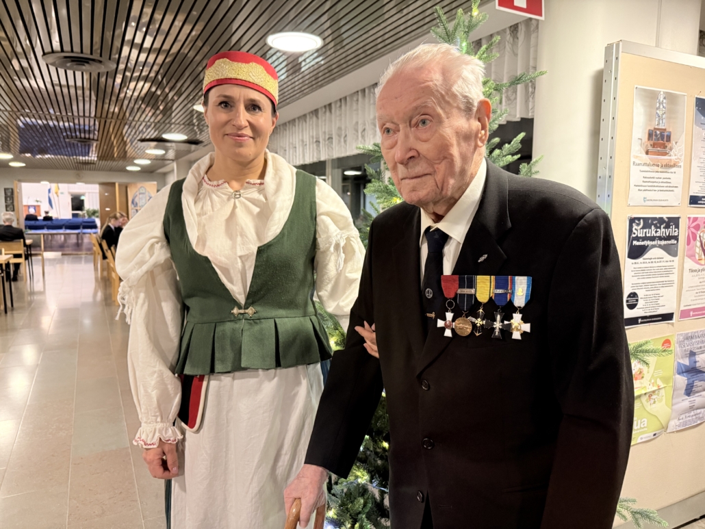 Sotiemme veteraani Martti Repo ja Etelä-Savon maakuntajohtaja Heini Utunen kohtasivat