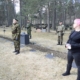 Kuvassa puheenpitäjä ja kunniavartio.