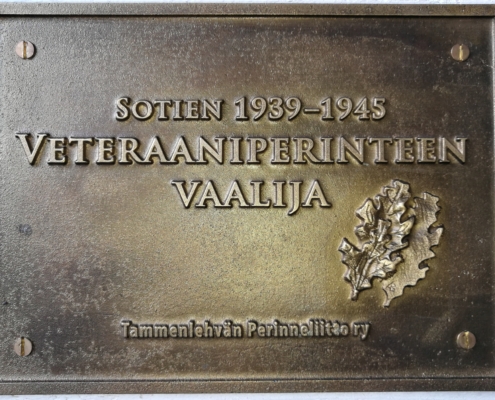 8.5.2018 Tammenlehvän Perinneliitto myönsi Veteraaniperinteen vaalija- kilven Kaarteen sotamuseolle